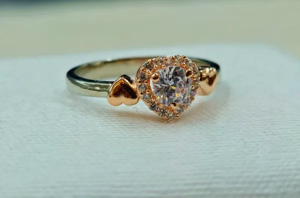 Sterling_Silver_Heart-Shaped_Ring_With_A_Two-Tone_Design