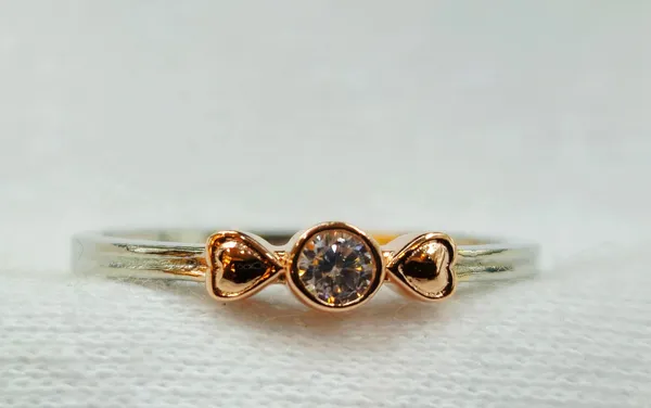 Sterling_Silver_Ring_With_A_Heart-Accented_Design