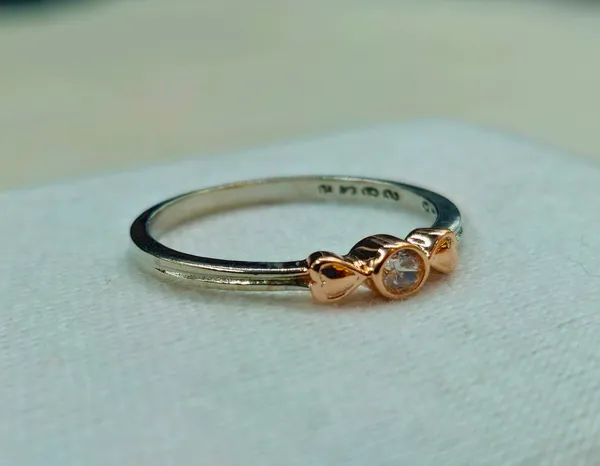 Sterling_Silver_Ring_With_A_Heart-Accented_Design