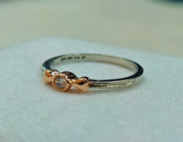 Sterling_Silver_Ring_With_A_Heart-Accented_Design