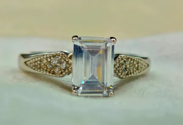 Square-Cut_Stone_Silver_Ring_For_Men