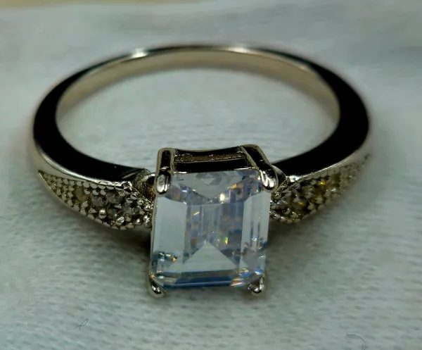 Square-Cut_Stone_Silver_Ring_For_Men