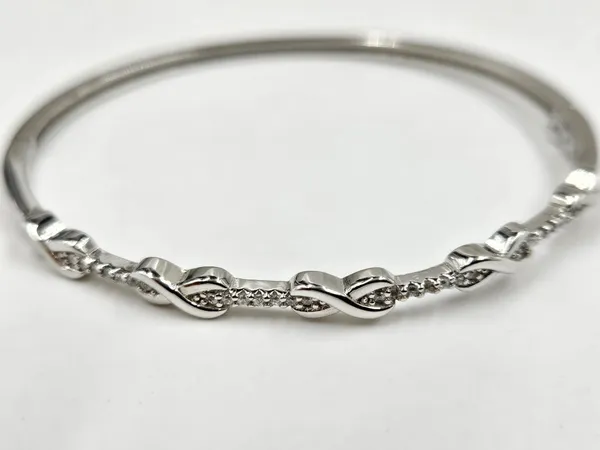 Intertwined_Silver_Bracelet