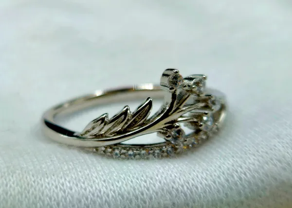 Sparkling_Vine_&_Pave_Ring
