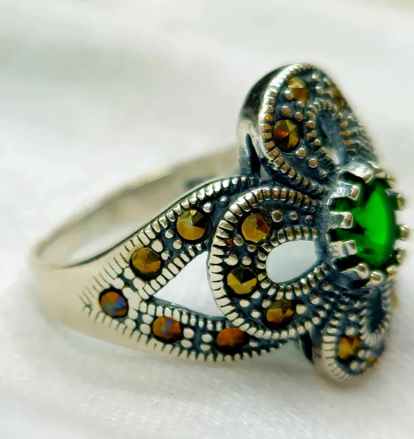 Emerald_&_Marcasite_Clover_Ring