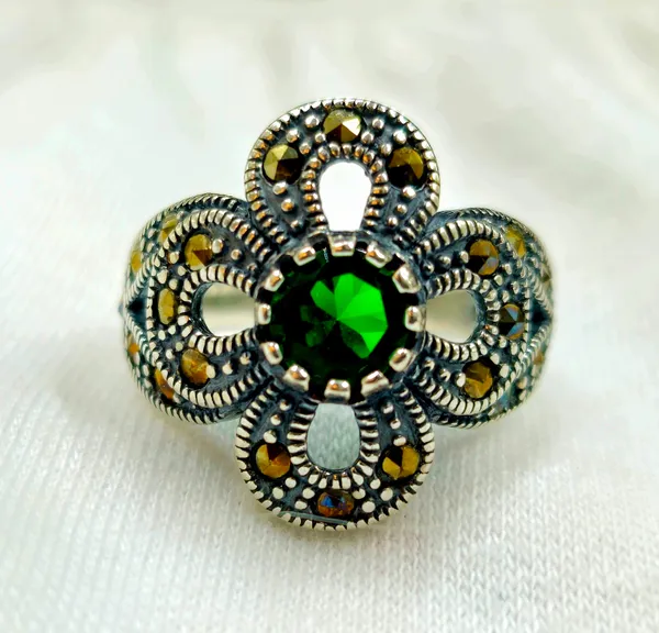 Emerald_&_Marcasite_Clover_Ring