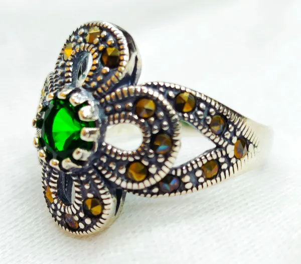 Emerald_&_Marcasite_Clover_Ring