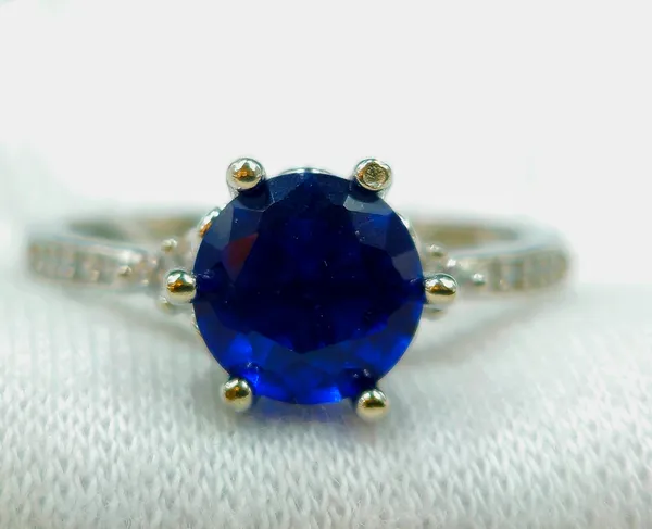 Royal_Blue_Sapphire_Solitaire_Ring