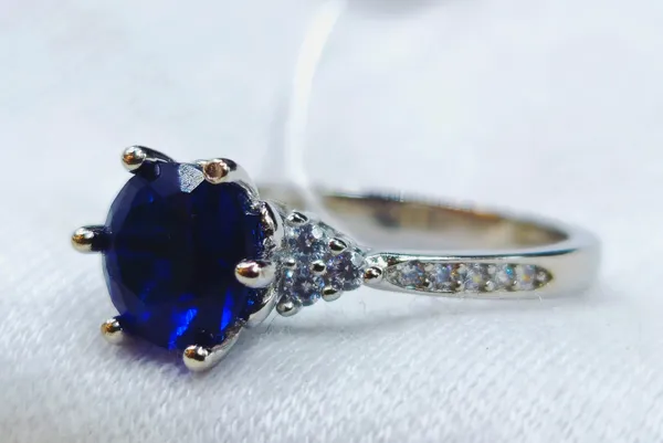 Royal_Blue_Sapphire_Solitaire_Ring