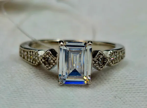 Antique-Style_Square_Cut_Engagement_Ring