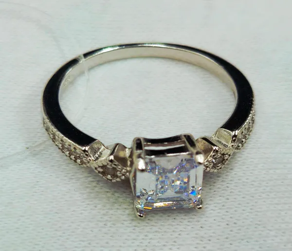 Antique-Style_Square_Cut_Engagement_Ring