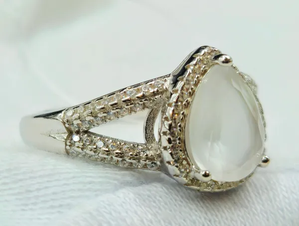 Luminous_Moonstone_Halo_Ring