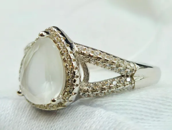 Luminous_Moonstone_Halo_Ring