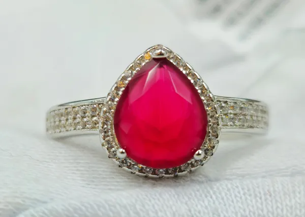 Crimson_Teardrop_Halo_Ring