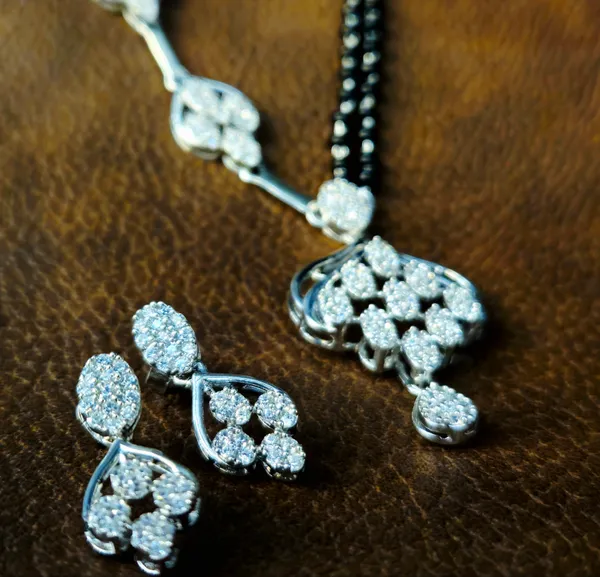 Sparkle_Bloom_Silver_Necklace
