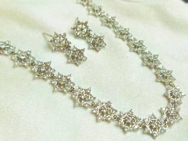 Frosted_Star_Cluster_Necklace
