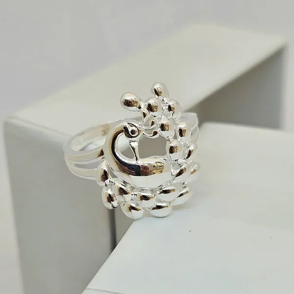 Glossy_Peacock_Finger_Ring