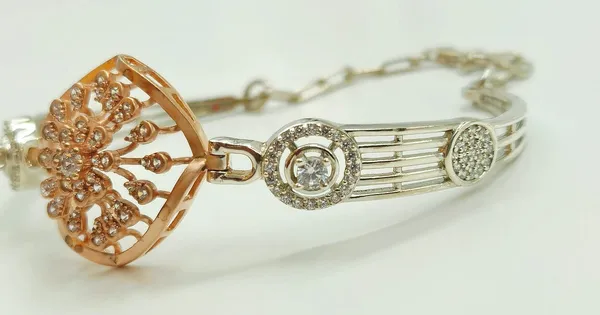 Radiant_Blossom_Silver_Bracelet