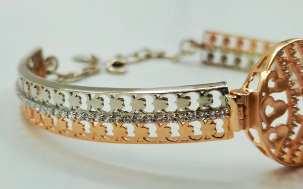 Radiant_Hearts_Oxidized_Silver_Bangle
