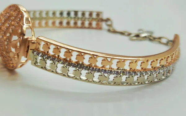 Radiant_Hearts_Oxidized_Silver_Bangle