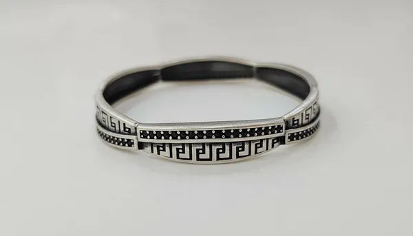 The_Greco_Noir_Bangle