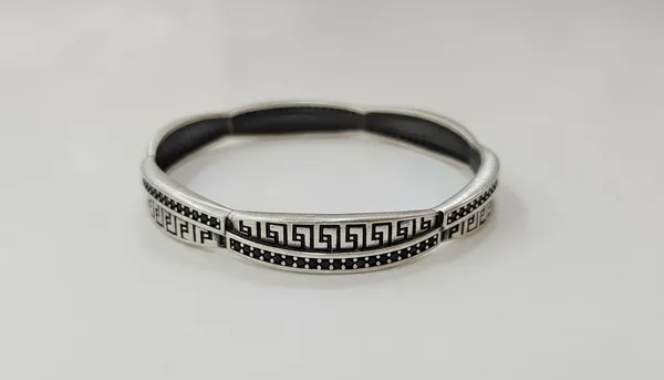 The_Greco_Noir_Bangle