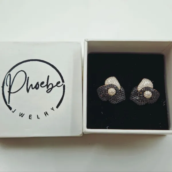 Noir_Blossom_Studs