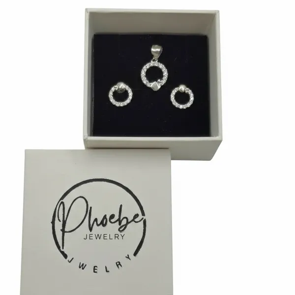 Sparkling_Heart_Circle_Studs