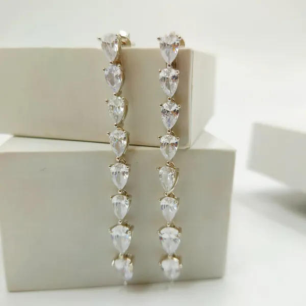 Dewdrop_Cascade_Linear_Earrings