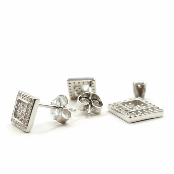 Dazzle_Halo_Square_Stud_Earrings_&_Pendant_Set