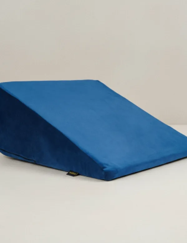 Memory_Foam,_High_Resilience_Foam_Wedge_Pillow_Acid_Reflux,_Snoring,_And_Reading_In_Bed