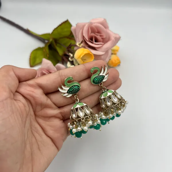 Green_Elegant_Kundan_Gold-Plated_Jhumka_Earrings