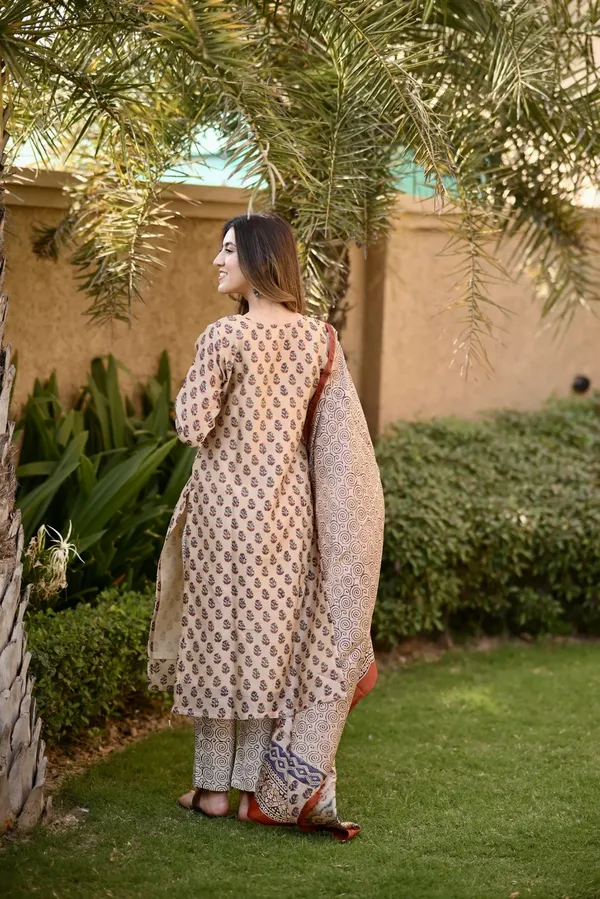 Peach_Rayon_Slub_&_Dupatta_Kotachex_Kurta_Set_For_Women