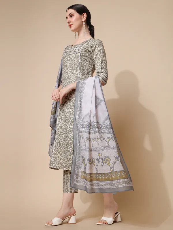 Green_Cotton_Blend_Kurta_Set_For_Women
