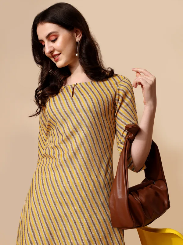 Yellow_Cotton_Blend_Kurta_For_Women