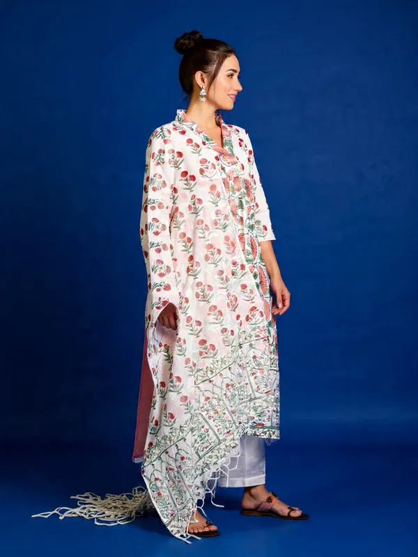 White_Rayon_Slub_&_Dupatta_Kotachex_Kurta_Set_For_Women