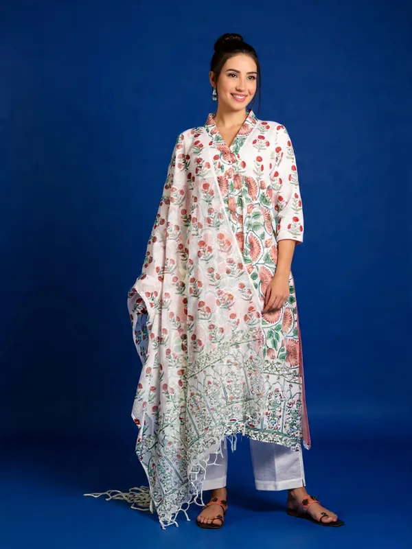 White_Rayon_Slub_&_Dupatta_Kotachex_Kurta_Set_For_Women