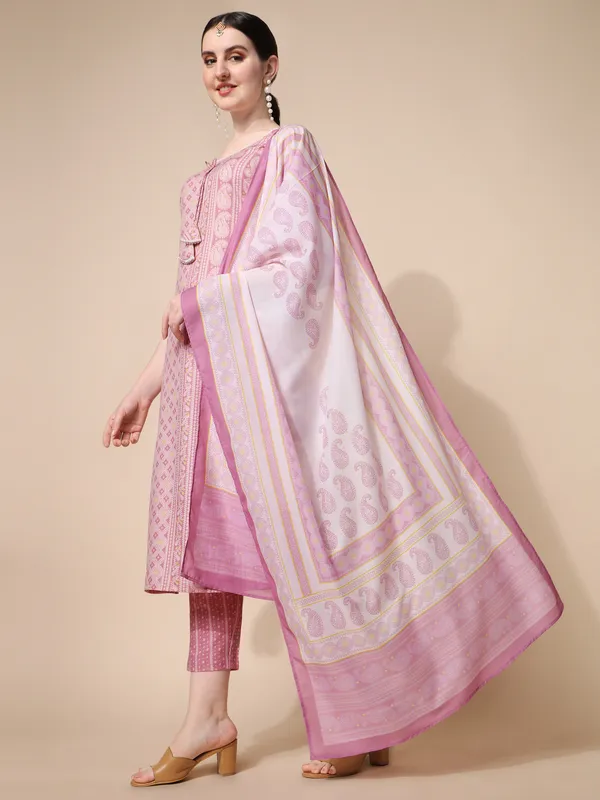 Pink_Cotton_Blend_Kurta_Set_For_Women