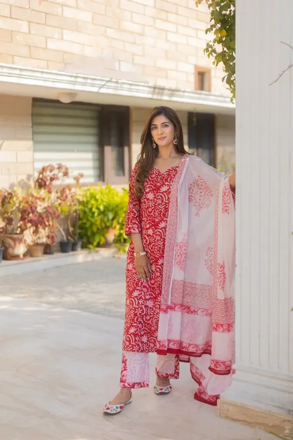 Red_Rayon_Slub_&_Dupatta_Kotachex_Kurta_Set_For_Women