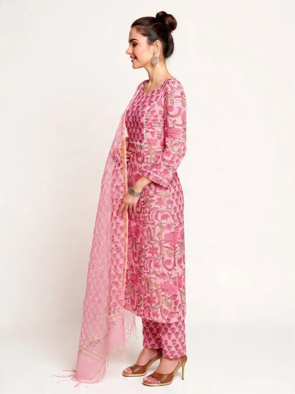 Pink_Rayon_Slub_&_Dupatta_Kotachex_Kurta_Set_For_Women