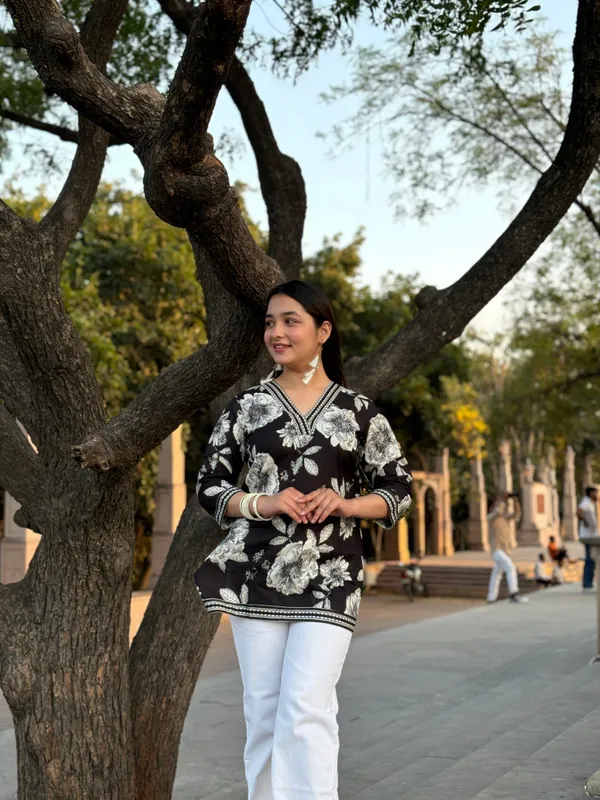 Black_Cotton_Printed_Floral_Short_Kurti_For_Women