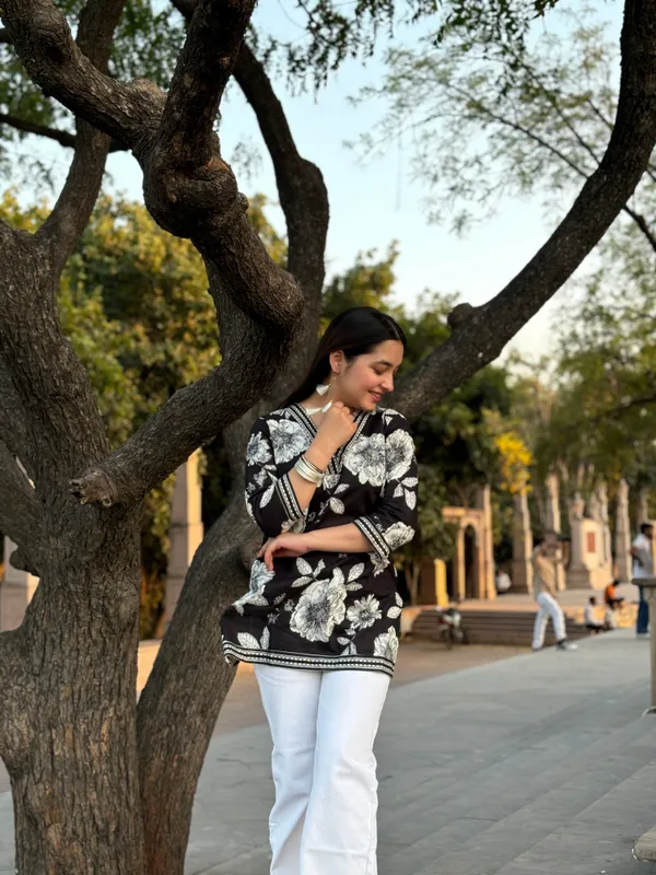 Black_Cotton_Printed_Floral_Short_Kurti_For_Women