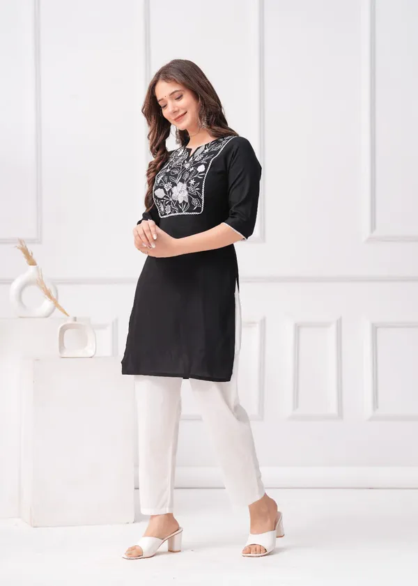 Black_Printed_Solid_Embroidery_Kurta_For_Women