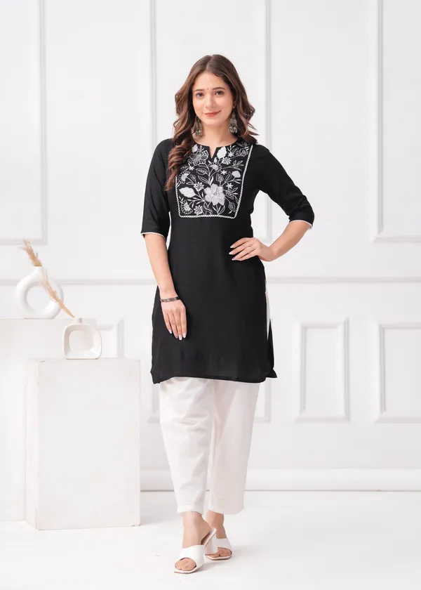 Black_Printed_Solid_Embroidery_Kurta_For_Women