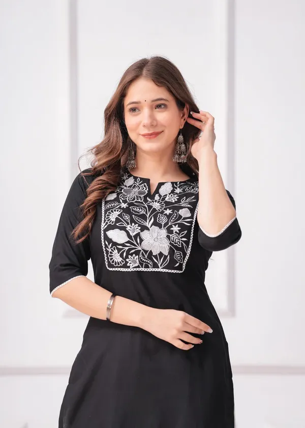 Black_Printed_Solid_Embroidery_Kurta_For_Women