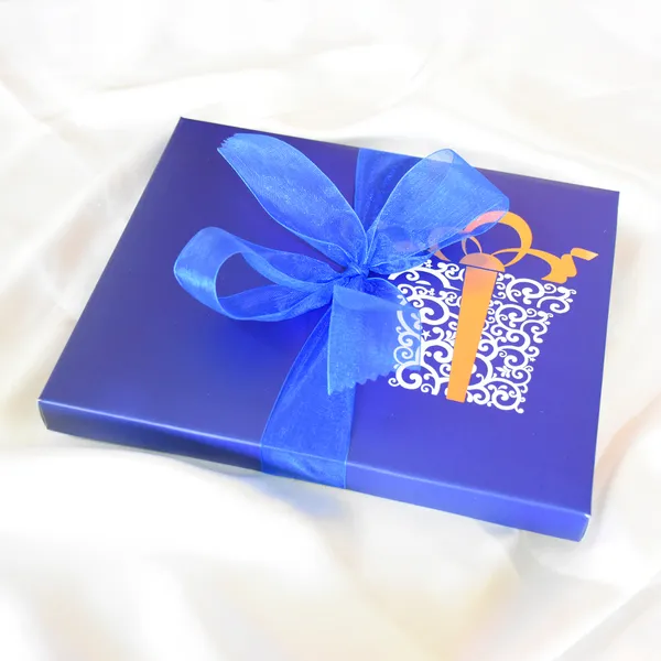 Raksha_Bandhan_Gift,_Personalized_Chocolate_Box_(1_Bar_+_14_Cubes)