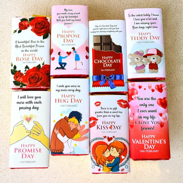 Valentine'S_Day_Gift_Box_With_All_Days_Message_On_Bar_(8_Chocolate_Bars)