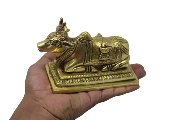 Golden_Nandi_Brass_Statue/Murti_For_Home_Decor,_Office,_Car_Dashboard,_Table_Decor,_Gifting_&_Puja_Idol_Murti_Sculpture