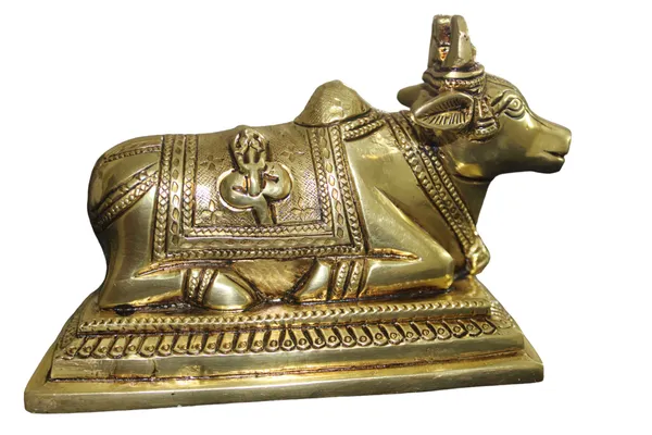 Golden_Nandi_Brass_Statue/Murti_For_Home_Decor,_Office,_Car_Dashboard,_Table_Decor,_Gifting_&_Puja_Idol_Murti_Sculpture