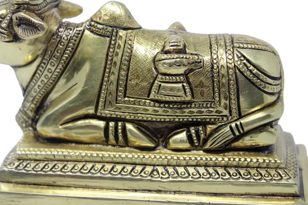 Golden_Nandi_Brass_Statue/Murti_For_Home_Decor,_Office,_Car_Dashboard,_Table_Decor,_Gifting_&_Puja_Idol_Murti_Sculpture